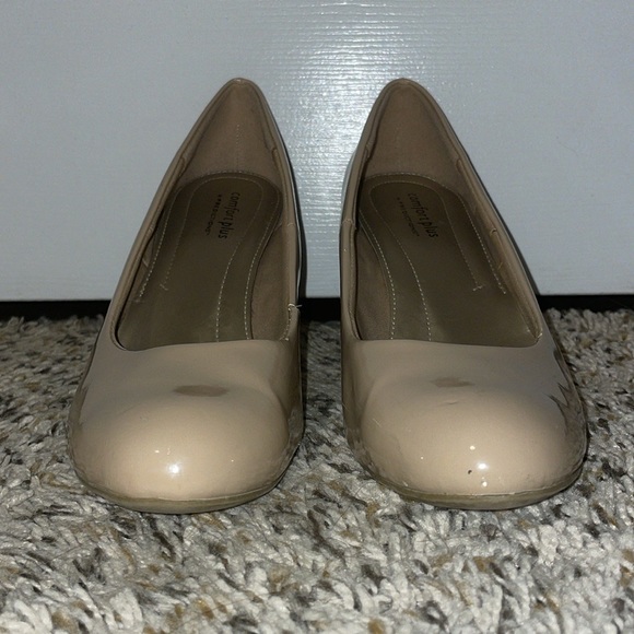 Tan patent leather heels size 9 1/2 from Predictions - Picture 6 of 13